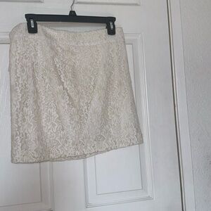 Kensie cream size 6 lace skirt with slip